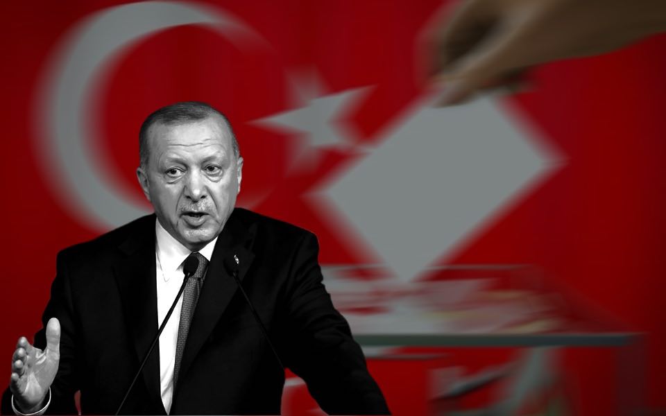 Γιατί στελέχη και βουλευτές της τουρκικής αντιπολίτευσης περνούν στο κόμμα του Ερντογάν ; 