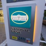 Μια δικαστική απόφαση για την επιβάρυνση των 80 λεπτών και τι απαντά η τράπεζα
