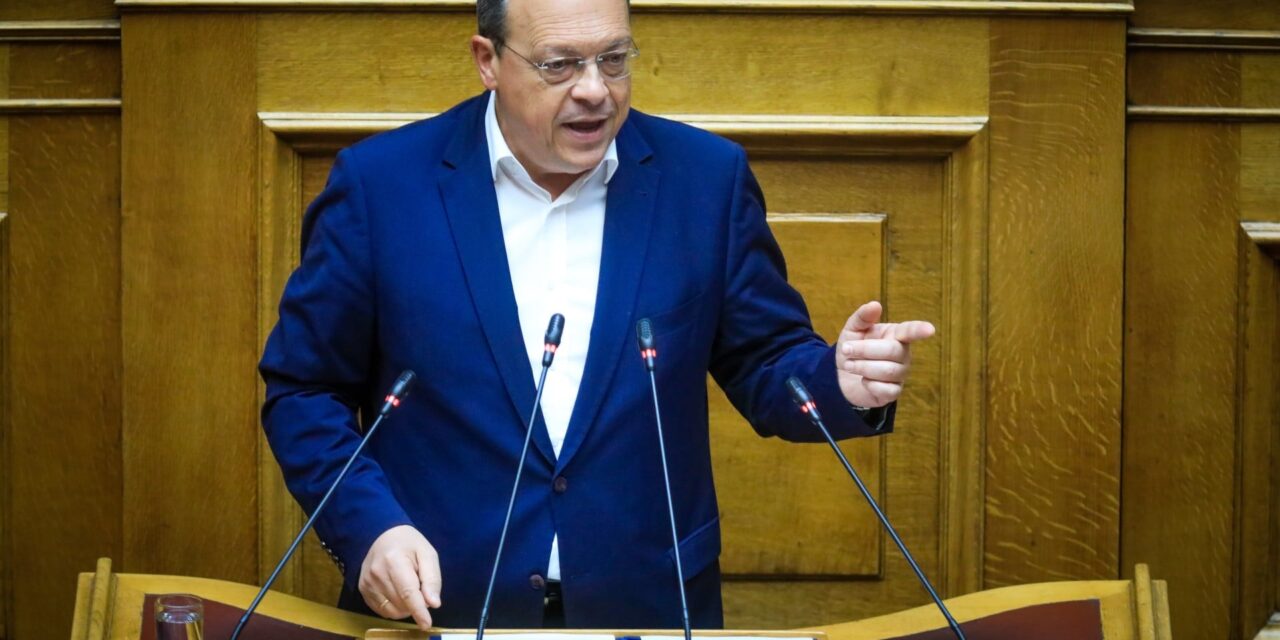 Η χώρα έχει περιέλθει σε μείζονα πολιτική και θεσμική κρίση, με ευθύνη του κ. Μητσοτάκη