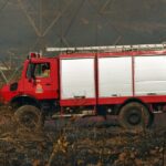 Φωτιά τώρα σε επιχείρηση ξυλείας στην Καλαμάτα
