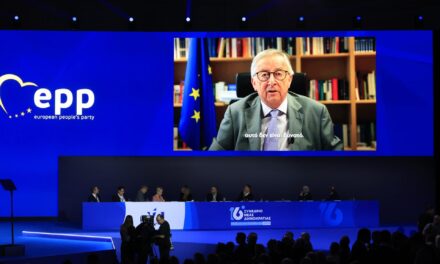 Ζαν Κλοντ Γιούνκερ προς Κ. Μητσοτάκη: Είσαι σπουδαίος ηγέτης