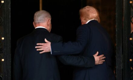 Τραμπ σε ανοιχτή γραμμή: Έρχονται νέα χτυπήματα στο Ιράν;