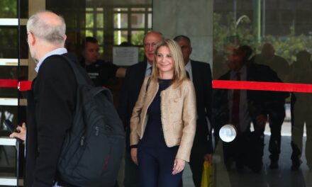 Τα 6 πρόσωπα του επιτελείου του κόμματος Καρυστιανού