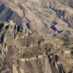 Από την «πόλη της νίκης» στη σφαγή του 1915 – Μνήμη πάνω στα τείχη
