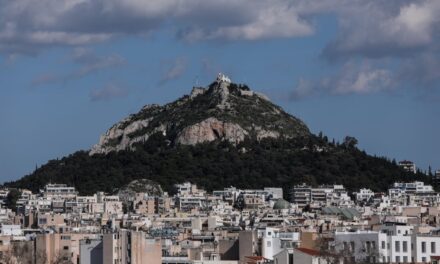 Φωτιά στον Λυκαβηττό – Διακοπή κυκλοφορίας