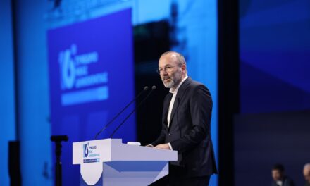 Συνέδριο Ν.Δ.: Εγκώμια Μάνφρεντ Βέμπερ για τον Κ. Μητσοτάκη