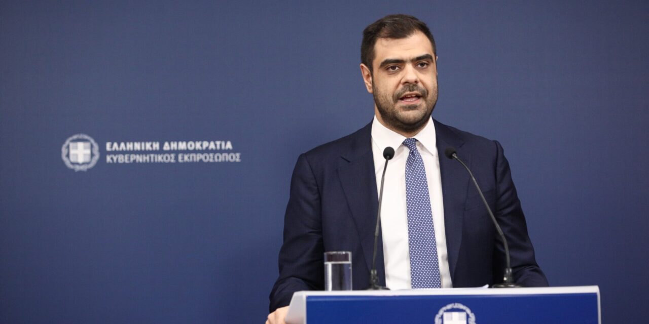 Ο κ. Τσίπρας προσπαθεί να ξαναγράψει την ιστορία, ακόμα και επιτιθέμενος σε δημοσιογράφους