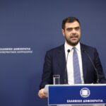 Ο κ. Τσίπρας προσπαθεί να ξαναγράψει την ιστορία, ακόμα και επιτιθέμενος σε δημοσιογράφους