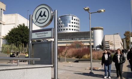 Κλειστοί τρεις σταθμοί του μετρό