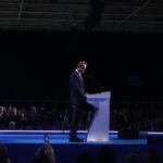 Από το συνέδριο στη μάχη για τους αναποφάσιστους