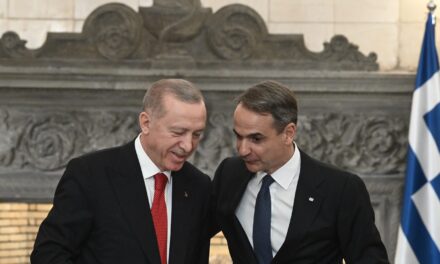 «Η πολιτική του κατευνασμού οδηγεί τη χώρα σε επικίνδυνη εθνική διολίσθηση»