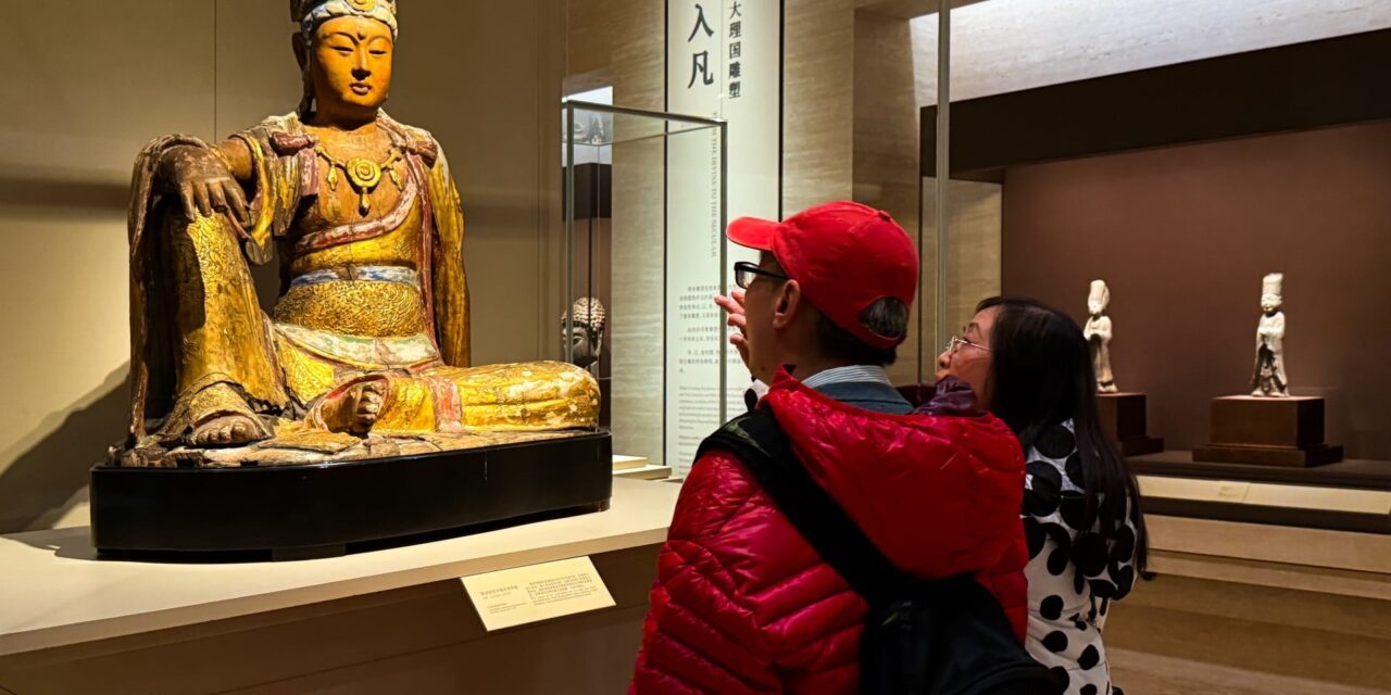 Πώς η Κίνα (ξανα)γράφει την ιστορία και επενδύει στο μέλλον