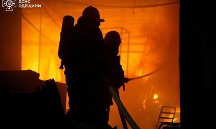 Ένας νεκρός, 15 τραυματίες σε ρωσικά πλήγματα
