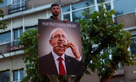 Οι αρχές περιόρισαν με τη βία συγκέντρωση του Οζέλ στη Σμύρνη