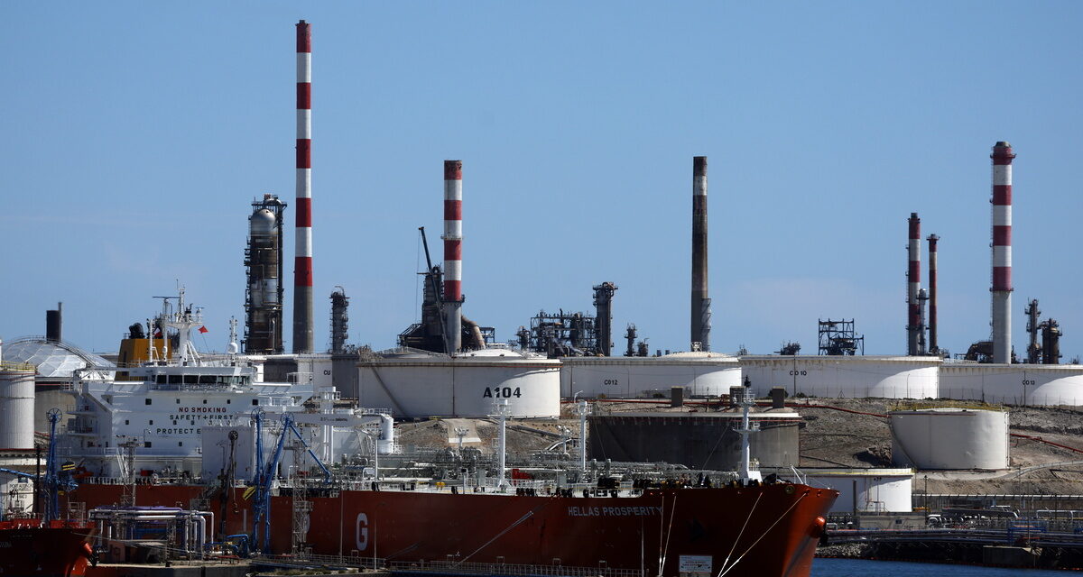 Η αβεβαιότητα στις ειρηνευτικές συνομιλίες για το Ιράν διατηρεί στα ύψη τις τιμές του πετρελαίου