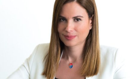Ο IMO τιμά τη συμβολή της στην ενδυνάμωση των γυναικών στη ναυτιλία