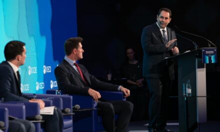 Πετραλιάς στον ΟΟΣΑ: Η Ελλάδα επιτυχημένο παράδειγμα δημοσιονομικής πολιτικής