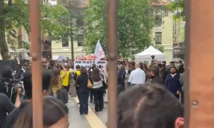 Αντιδράσεις και φοιτητικές κινητοποιήσεις μετά το κλείσιμο του Πανεπιστημίου Bilgi – Παρέμβαση της αστυνομίας (Βίντεο)