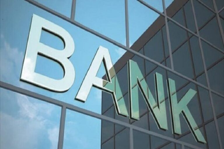 ΟΤΟΕ: Άρχισε να εφαρμόζεται η καταβολή του επιπλέον μισού κλαδικού μισθού σε όλους τους τραπεζοϋπαλλήλους