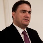 Η ανάπτυξη αντί να φτάνει σε όλους, αφορά ελάχιστους που πλουτίζουν συχνά σε βάρος των πολλών