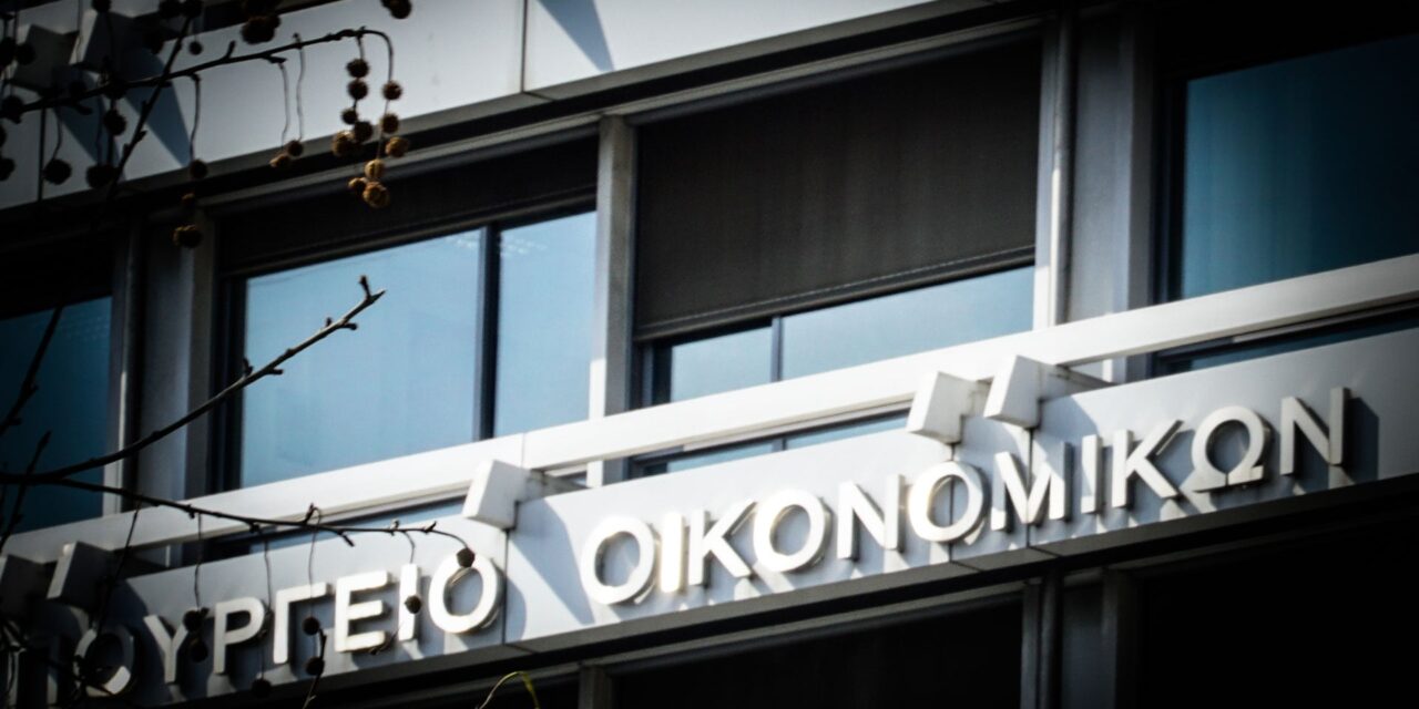 Μάχη Τσίπρα – Ανδρουλάκη για τις περισσότερες ανέξοδες υποσχέσεις