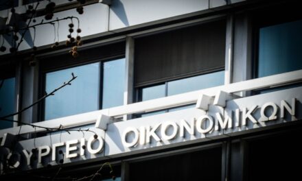 Μάχη Τσίπρα – Ανδρουλάκη για τις περισσότερες ανέξοδες υποσχέσεις
