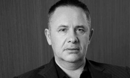 Ο Αλβανός billionaire που κοιμόταν στο… φορτηγό και τώρα κάνει «μπίζνες» με τη Jumbo