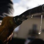 Καύσιμα: Άλμα 5% στην τιμή του Brent – Ελπίδες να διατηρηθεί η μείωση του 2,8% στην αμόλυβδη