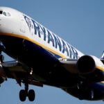 Ερευνάται για επιπλέον χρεώσεις σε γονείς που κάθονται δίπλα στα παιδιά τους – Τι απαντάει η αεροπορική εταιρεία