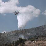 Πυρκαγιά στη Σύρο – Επιχειρούν και εναέρια μέσα