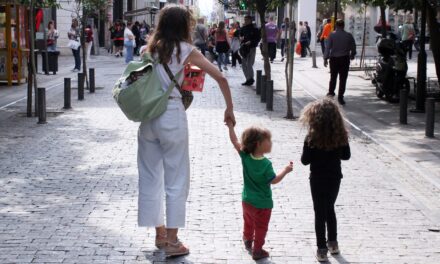 Έως τις 30 Ιουνίου η ενίσχυση των 150 ευρώ ανά παιδί – Δικαιούχοι, ποσά και τρόπος καταβολής