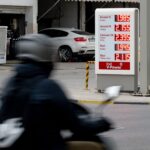 «Ασανσέρ» τα καύσιμα: Το πετρέλαιο φτάνει τα 100 δολάρια το βαρέλι, αβεβαιότητα για τις τιμές στην Ελλάδα