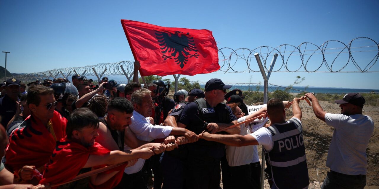 Αλβανία: «Νομίζουν ότι μπορούν να πάρουν αναίμακτα όλο αυτόν τον πλούτο;»