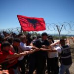 Αλβανία: «Νομίζουν ότι μπορούν να πάρουν αναίμακτα όλο αυτόν τον πλούτο;»