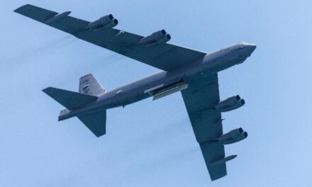 Βομβαρδιστικό B-52 συνετρίβη στην Καλιφόρνια