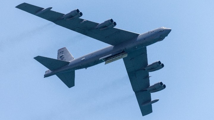Βομβαρδιστικό B-52 συνετρίβη στην Καλιφόρνια
