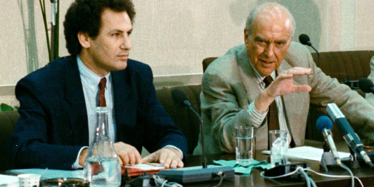 Ανδρέας Παπανδρέου: «… Ωσεί Παρών …»