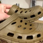 Η ουκρανική εταιρεία που κατασκευάζει τα «Crocs» του πολέμου