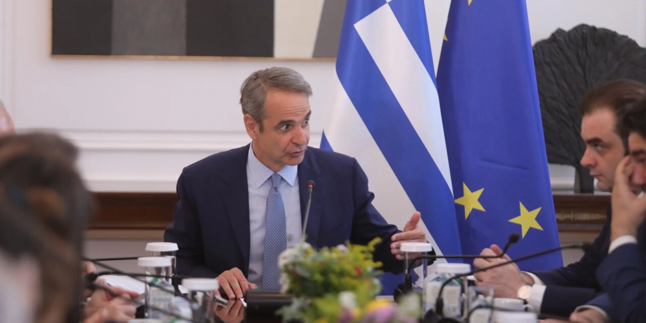 Έρχεται νέα πτώση στη βενζίνη στην αντλία – «Πάγωμα» τιμών για δύο μήνες υπό κρατικό έλεγχο