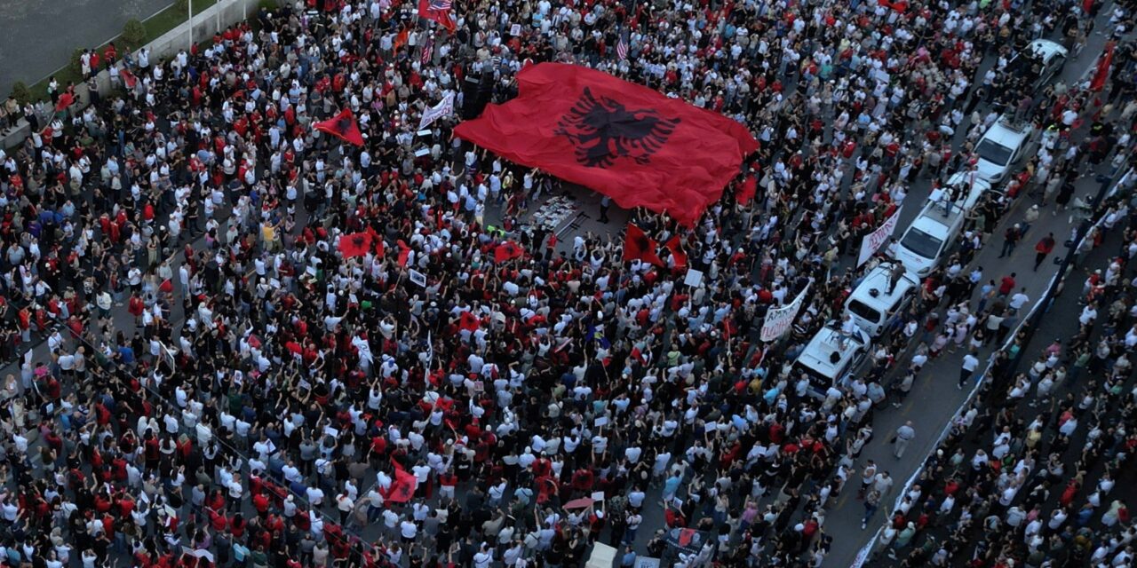 Εντάλματα σύλληψης ατόμων που φέρονται να συνδέονται με το τουριστικό σχέδιο της οικογένειας Τραμπ