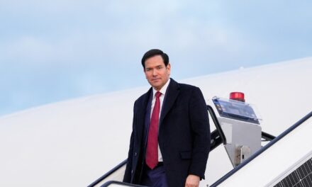 Ο Ρούμπιο στα Ηνωμένα Αραβικά Εμιράτα πρώτο σταθμό της περιοδείας του στον Περσικό Κόλπο
