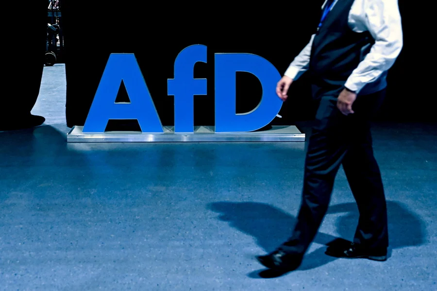 Σάλος με φωτογραφία στελέχους του AfD που φέρεται να χαιρετά ναζιστικά