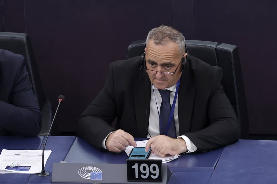 Bάζουν έναν «μπαμπούλα» για να μην αντιδρά ο κόσμος