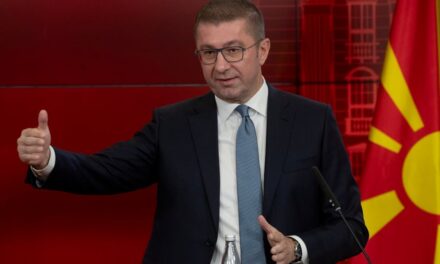 Κάλεσμα Μίτσκοσκι σε τουρκικές εταιρείες να συμμετάσχουν στην «ιστορία ανάπτυξης» της χώρας του