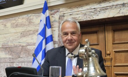 Η αντιπολίτευση θέλει να εμποδίσει μια συνταγματική αναθεώρηση στην κατεύθυνση που θέλει ο λαός