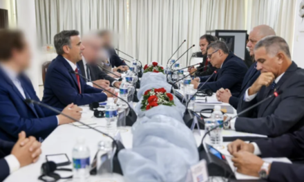 Ο παραστρατιωτικός που συνόδευσε τον διευθυντή της CIA στην Αβάνα, κατηγορείται για δολοφονίες Κουβανών!