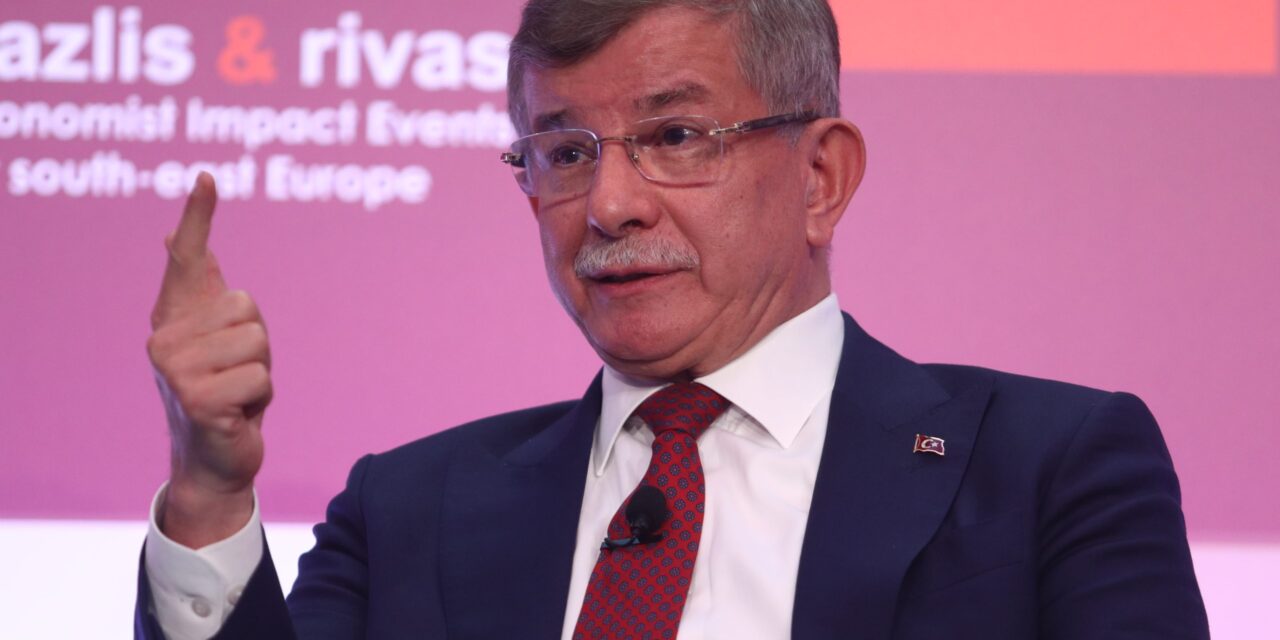 Ο Νταβούτογλου εξηγεί τη «Γαλάζια Πατρίδα» – και επαναφέρει τη συζήτηση για το Αιγαίο