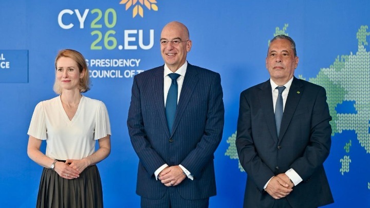 Ούτε λέξη από τον Δένδια στη σύνοδο υπουργών Άμυνας της ΕΕ για την ουκρανική πλωτή βόμβα στο Ιόνιο!