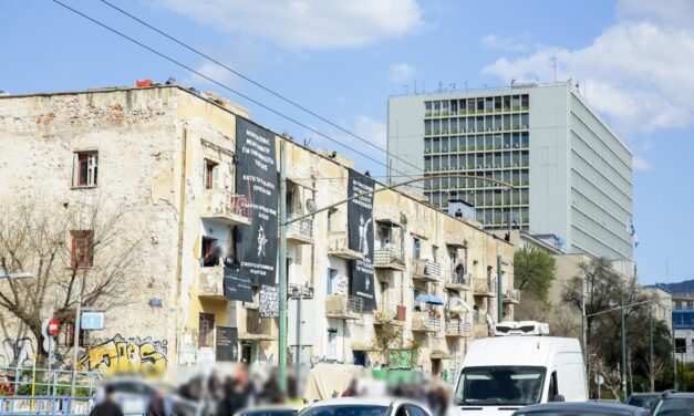 Καλούμε σε διακοπή υλοποίησης της σύμβασης της Περιφέρειας και σε αναστολή της απεργίας πείνας της κοινότητας των Προσφυγικών