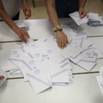 Δημοσκόπηση Alco: Προβάδισμα 9,3 μονάδων της ΝΔ έναντι της ΕΛΑΣ, υποχωρεί η Καρυστιανού